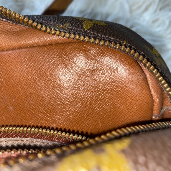 *SOLD* Auth Louis Vuitton Trocadero 27 Shoulder Bag - Picture 6 of 11